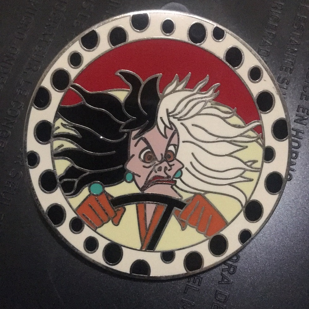 Cruella Devil 101 Dalmatians Disney Pin
